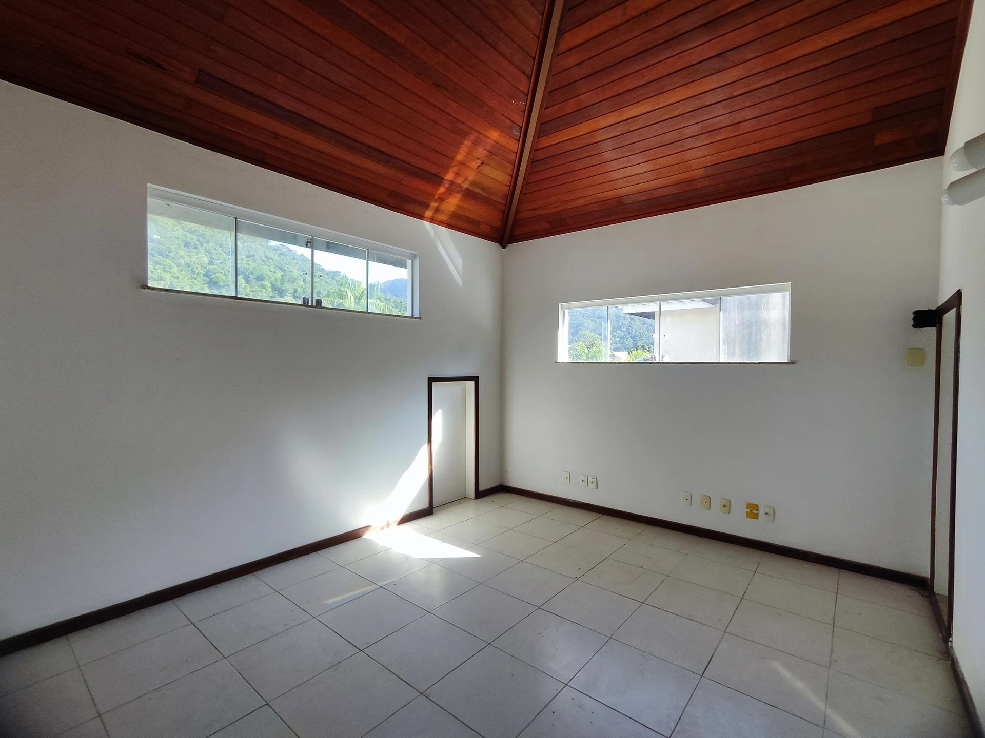 House, 180 m², with a private pool — photo 2
