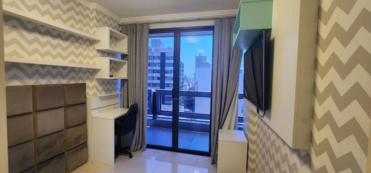 4-bedroom apartment in a building with a gym — photo 3