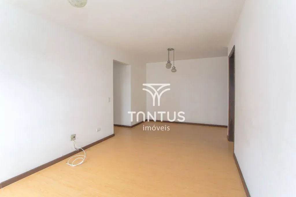 Wood or laminate floors in a 2-bedroom apartment, 66 m² — photo 15