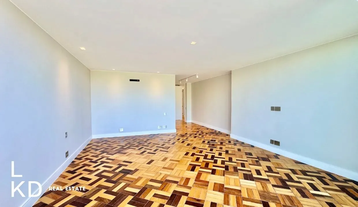 Linear penthouse 460 m² with floor-to-ceiling windows — photo 9