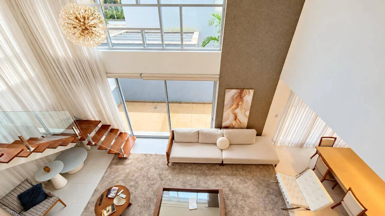 4-bedroom house with floor-to-ceiling windows — photo 8