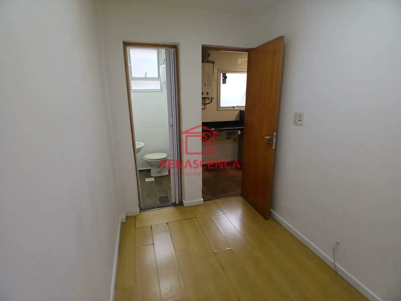 Unfurnished apartment with 2 bedrooms and a balcony — photo 18