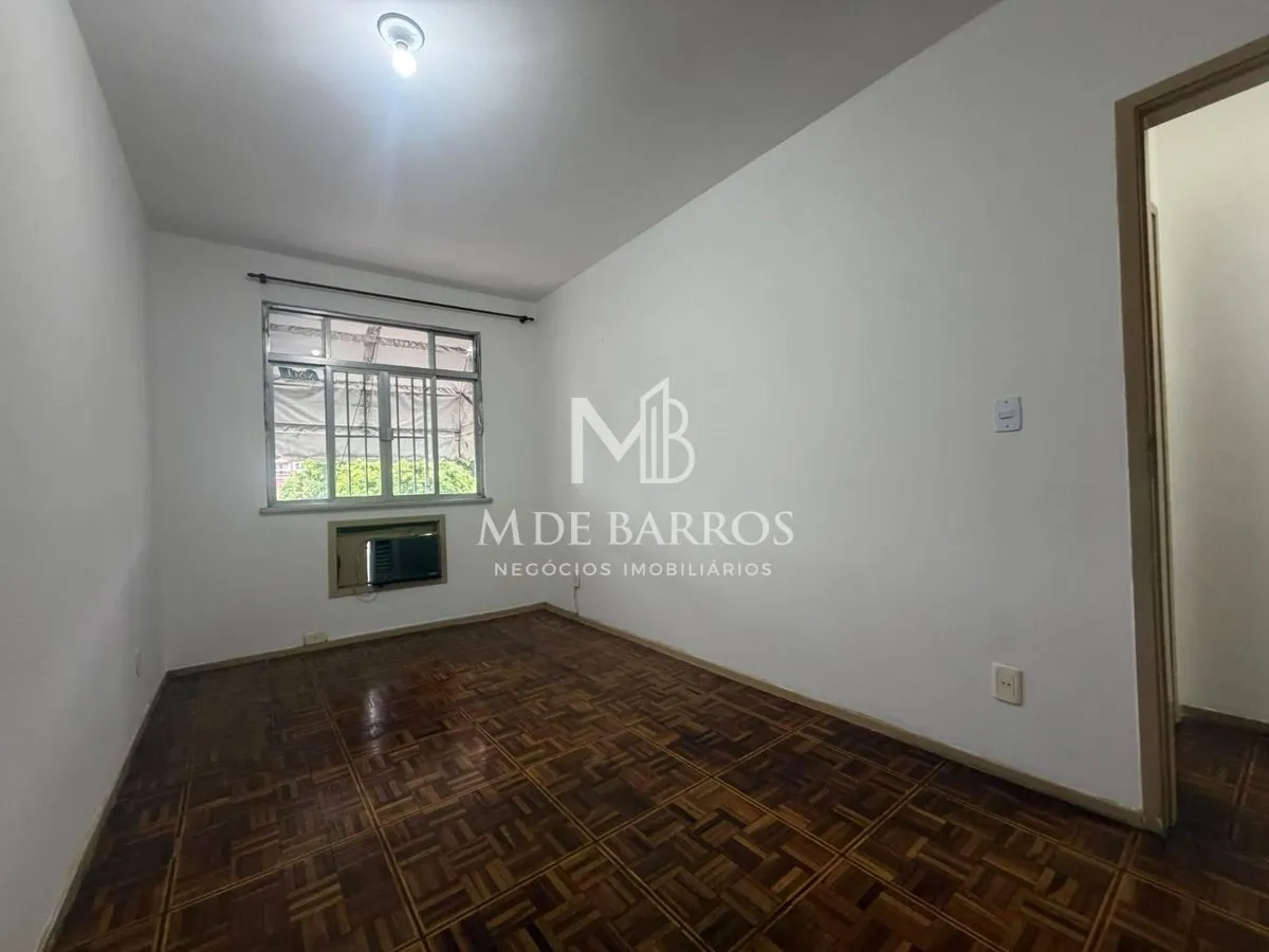 Apartamento de 2 quartos com piso de madeira ou laminado — photo 11