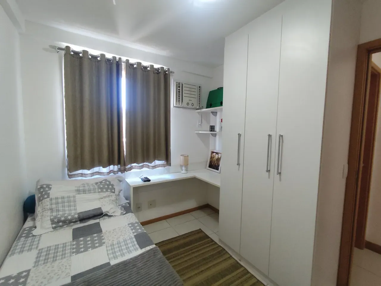 Furnished 3-bedroom apartment with open-plan kitchen — photo 9