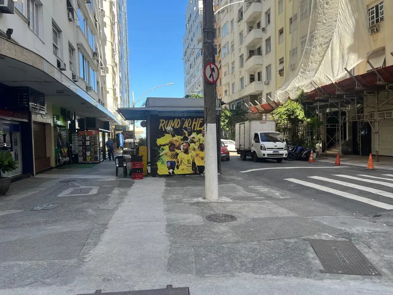 Apartamento com 2 quartos, 1 banheiro e ventiladores de teto — photo 18