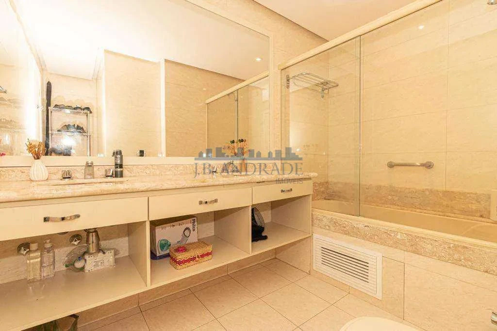 4-bedroom apartment in a building with a sauna — photo 26