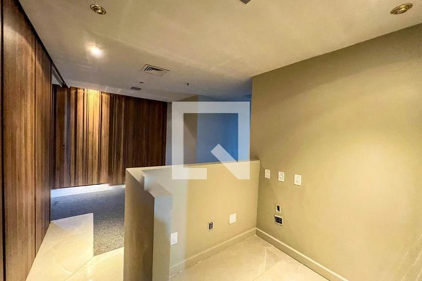 Apartment with 8 bedrooms, 3 bathrooms and 350 m² — photo 41