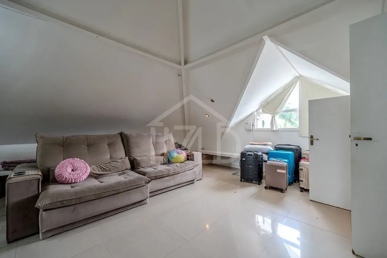 Furnished house with 5 bedrooms and an open-plan kitchen — photo 19
