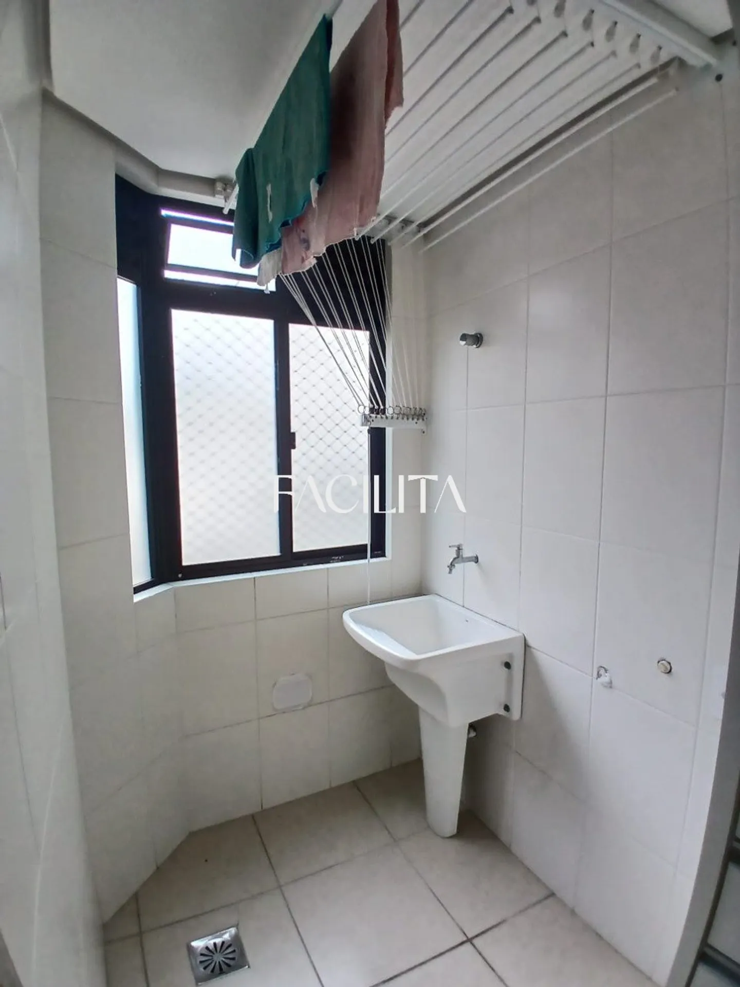 Apartamento de 3 dormitorios con baño en suite y balcón — photo 38