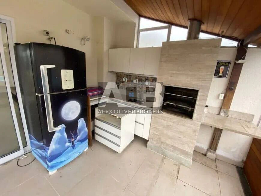 Furnished duplex penthouse with 4 bedrooms and 210 m² — photo 22