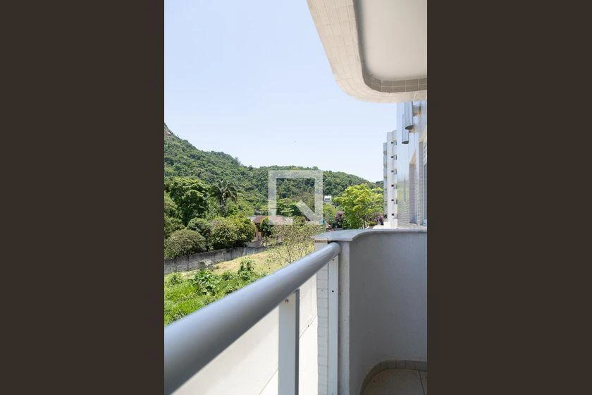 One-bedroom apartment with a mountain view — photo 6