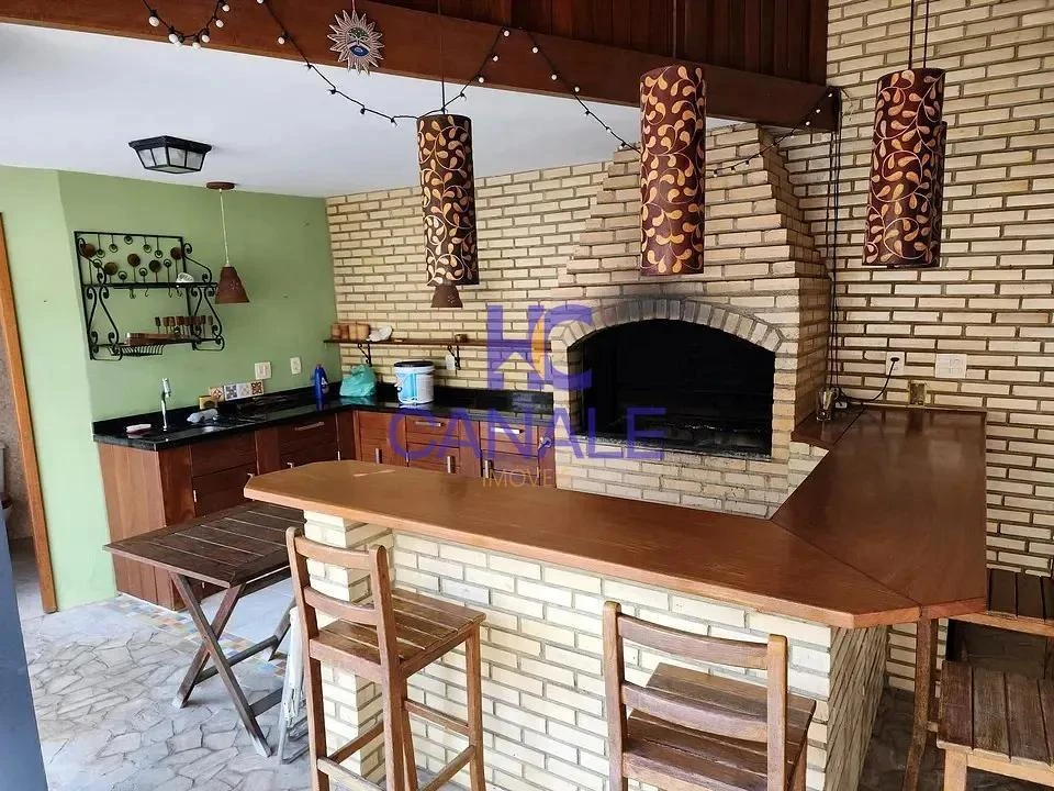 House with 5 bedrooms and mountain-view windows — photo 32