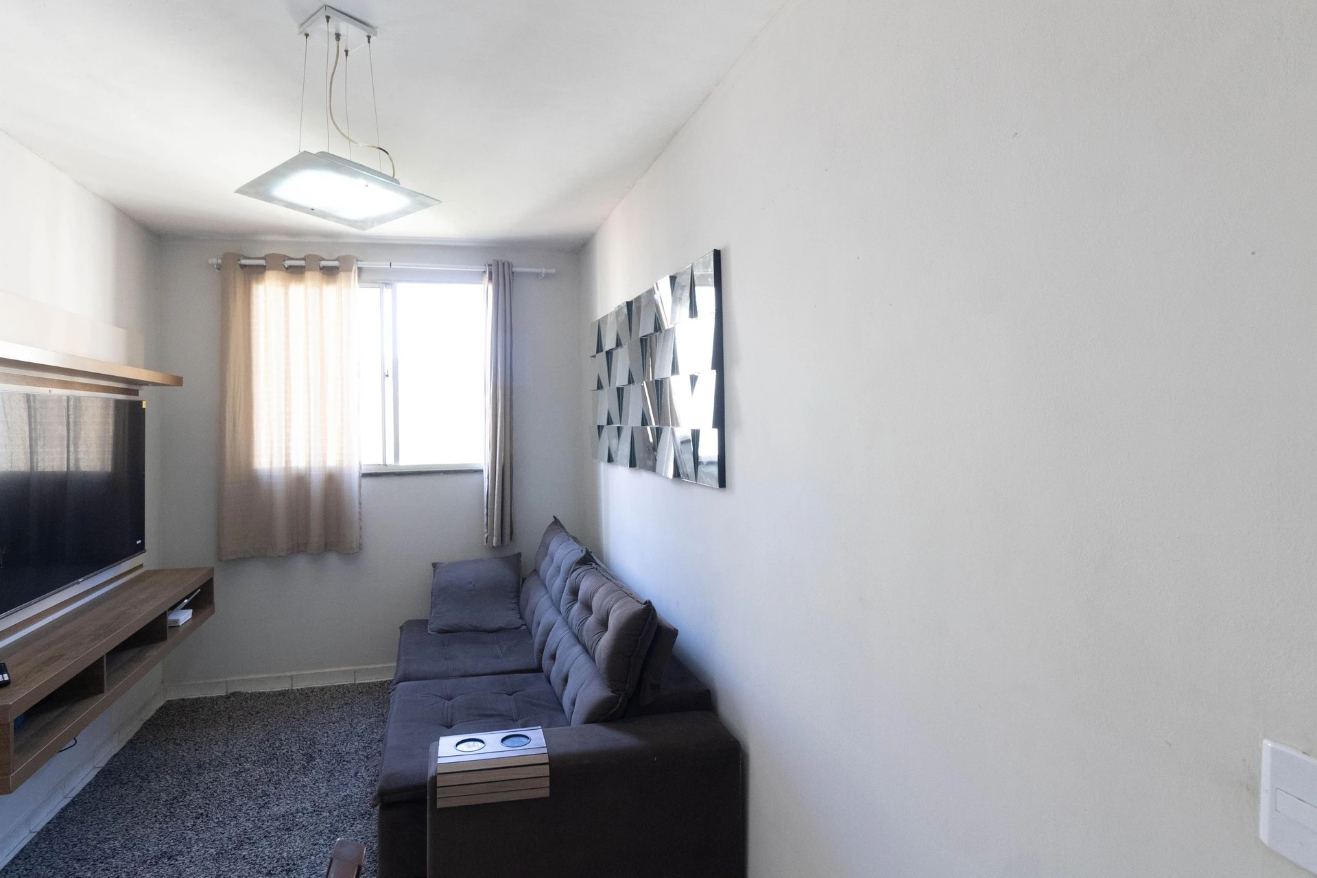Furnished 2-bedroom apartment with condo pool — photo 14