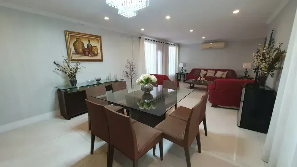650 m² house with 6 en-suite bedrooms and 4 parking spots — photo 50