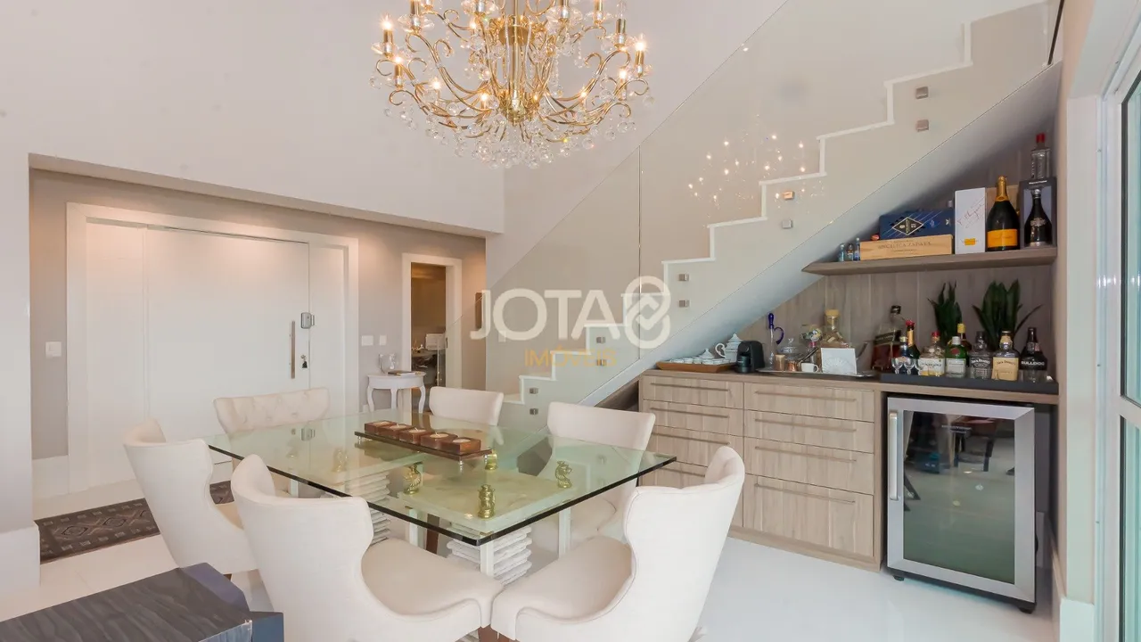 298 m² apartment with 3 en-suite bedrooms and balcony — photo 2