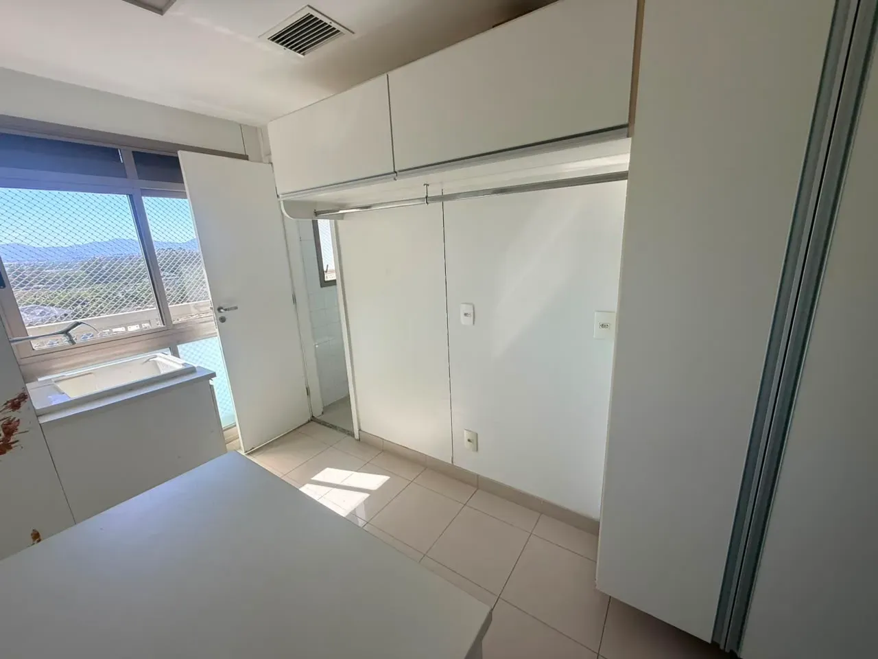 4-bedroom apartment with 5 bathrooms and open-plan gas kitchen — photo 20