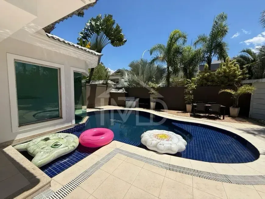 Furnished house with 4 suites 5 bathrooms and 4 parking