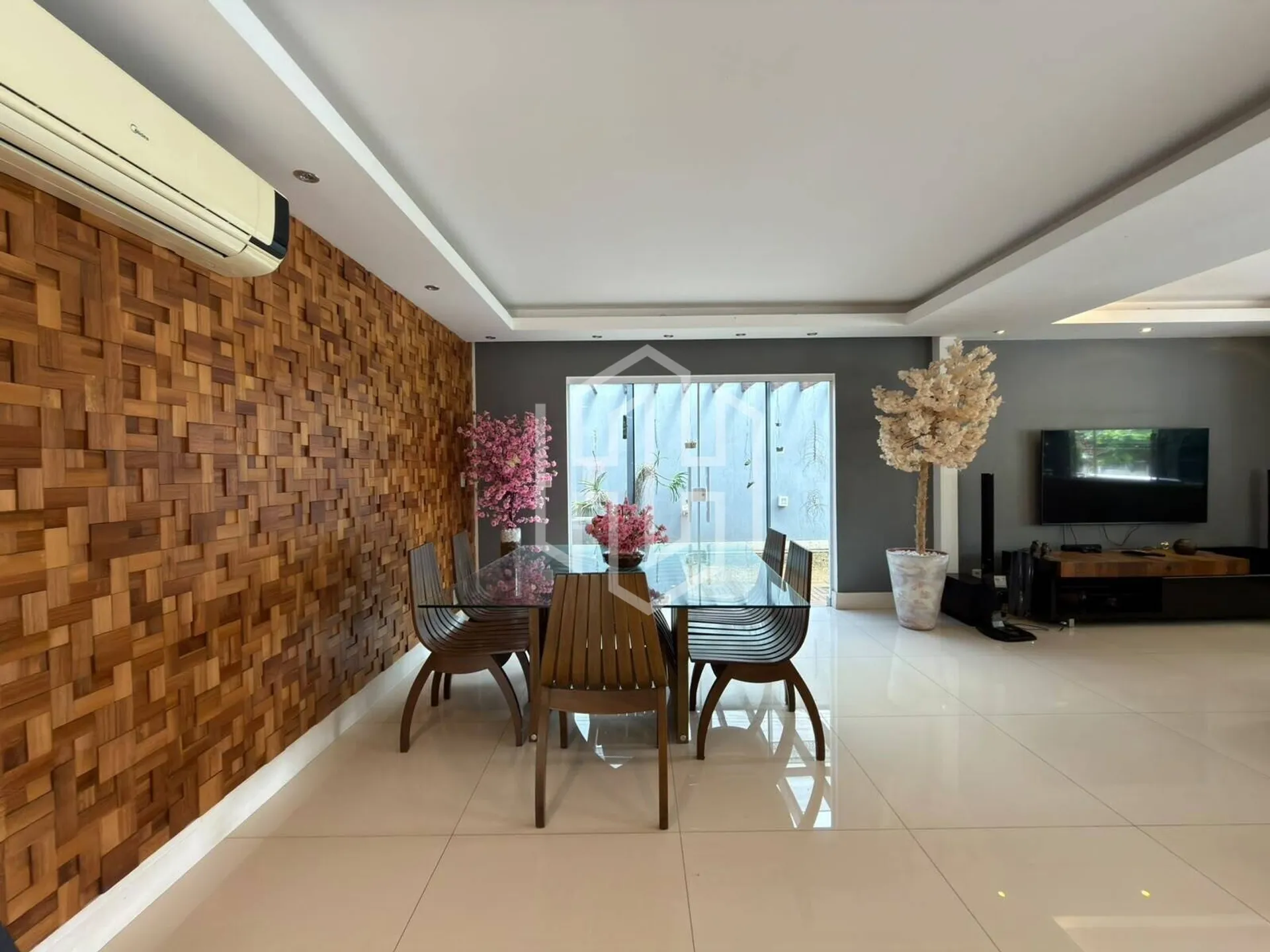Балкон з грилем та 5 спалень: будинок 450 м² — photo 7