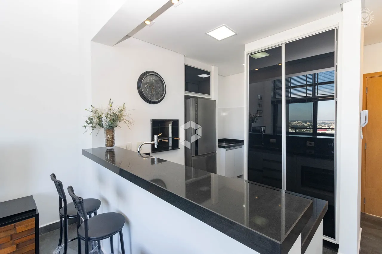 Furnished 1-bedroom apartment with city view — photo 2