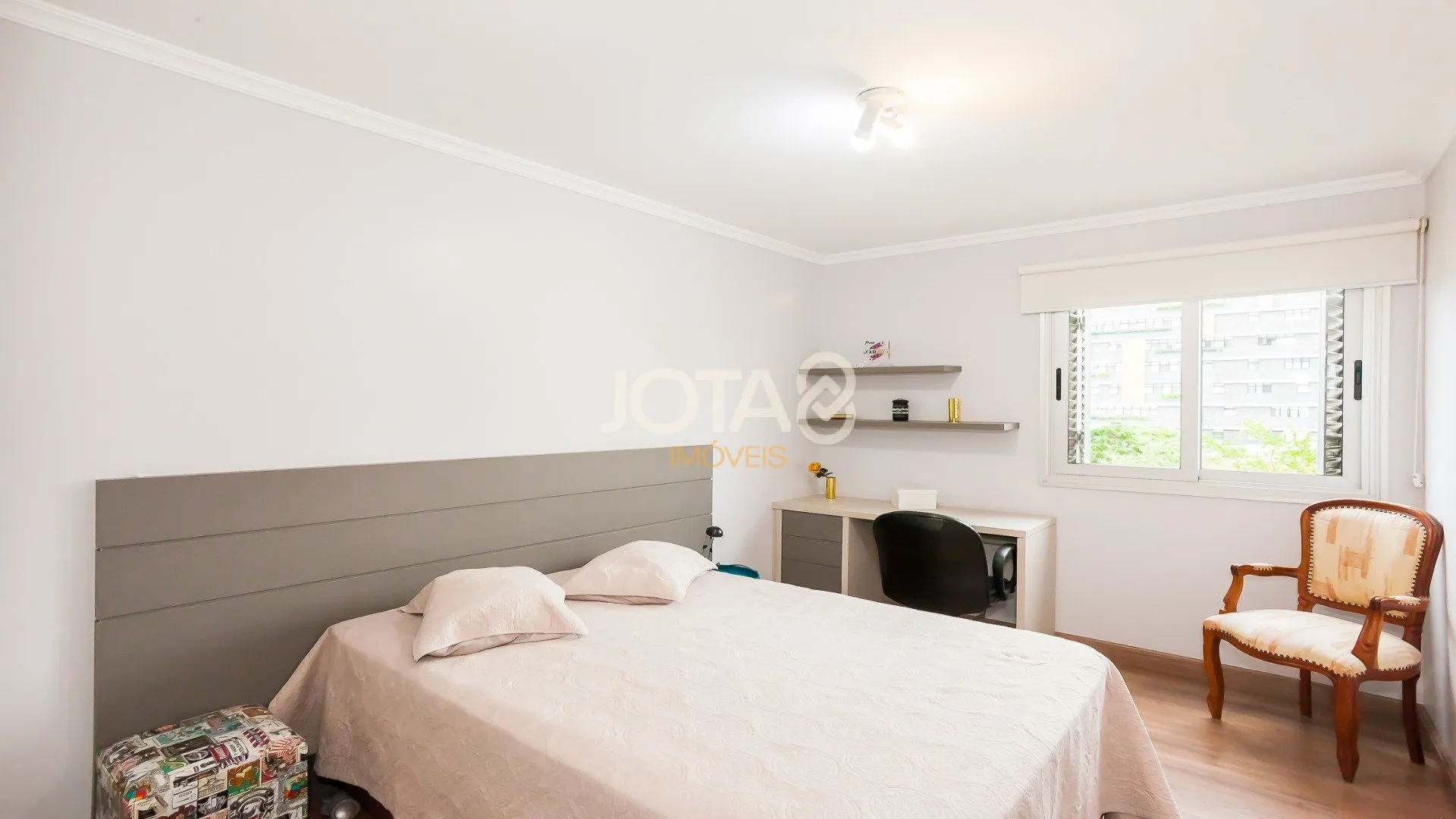 219 m² furnished apartment with 4 bedrooms and private garden — photo 4