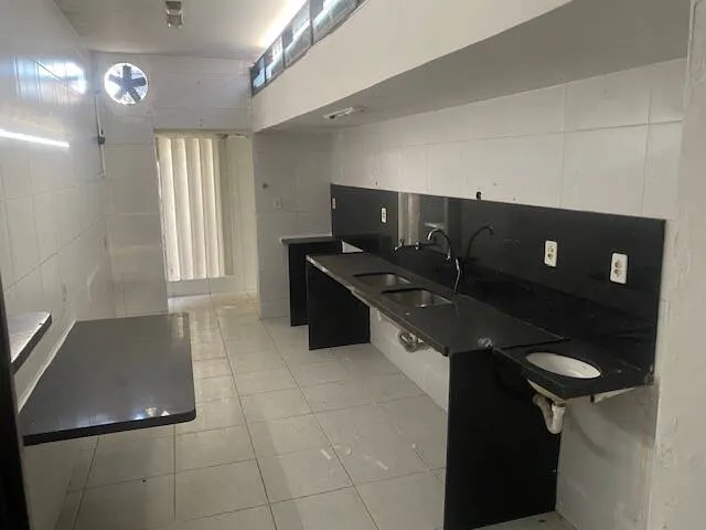 Commercial rental house with 4 bedrooms and 360 m²