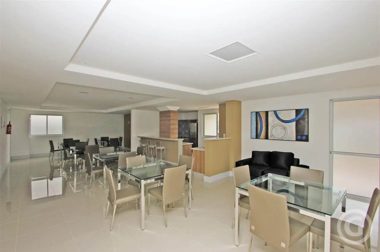 Balcony with a grill in a 3-bedroom apartment, 84 m² — photo 3