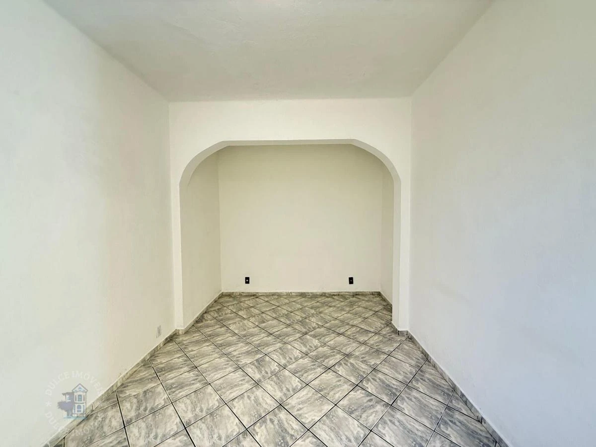 Unfurnished 1-bedroom house with an electric shower — photo 17