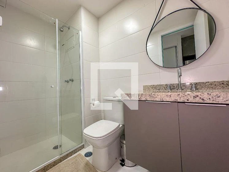 One-bedroom apartment in a building with a gym — photo 10