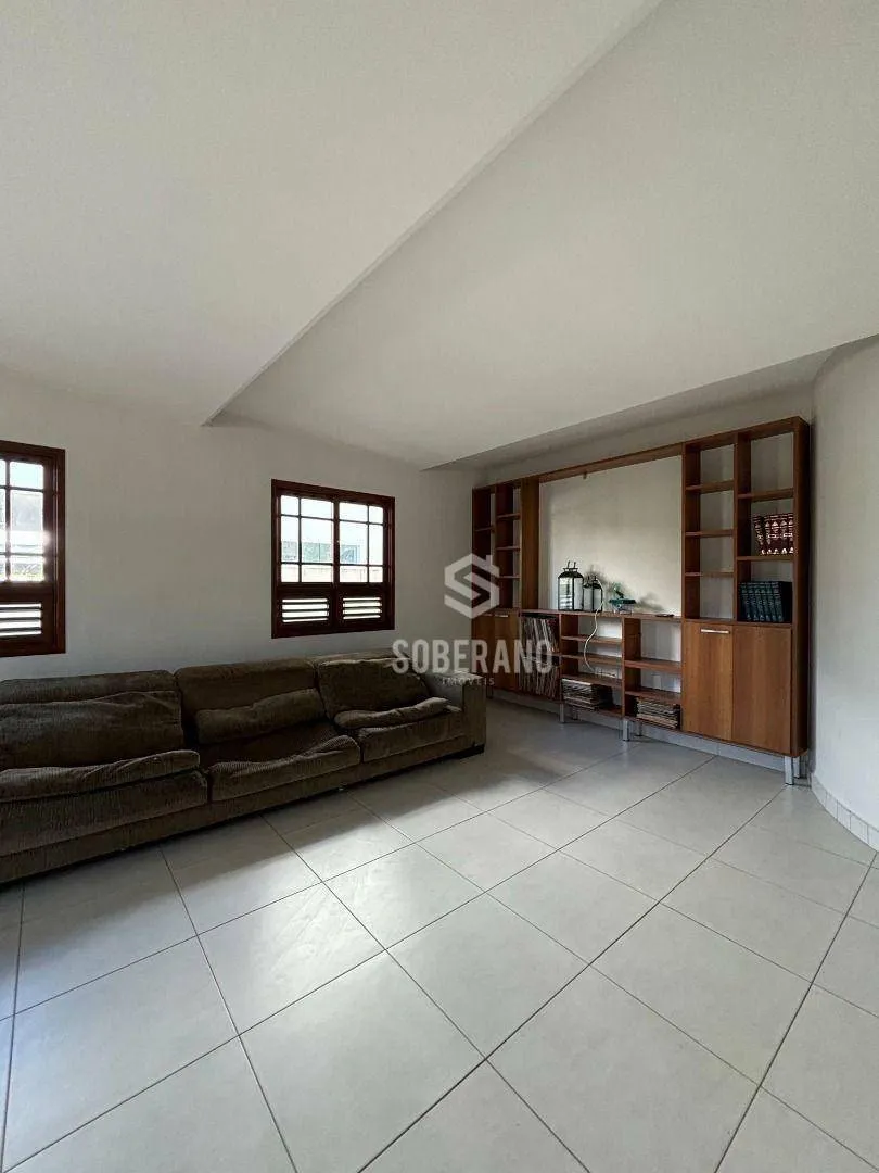 House with 6 bedrooms and 720 m² plus 4 parking — photo 10