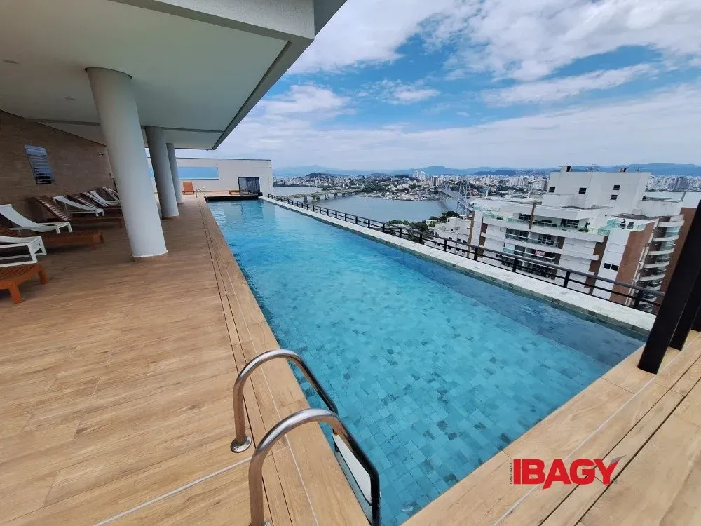 Furnished studio in a building with a pool — photo 8