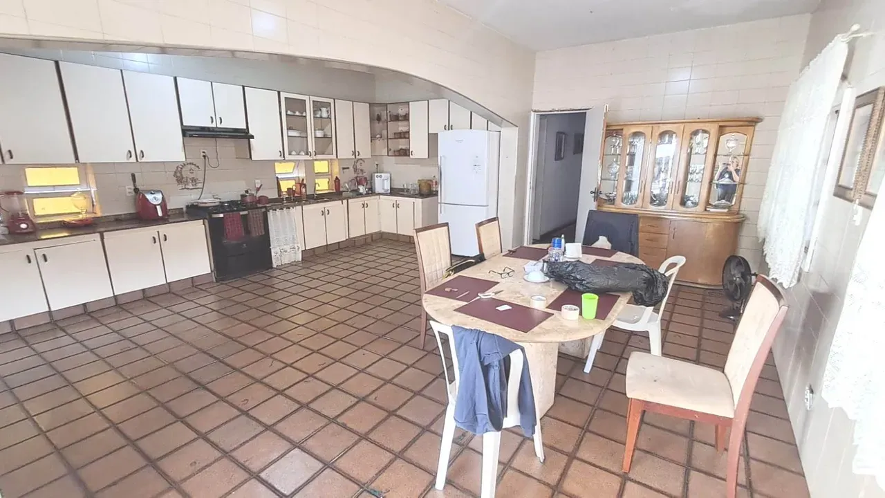 4-bedroom house with a home office — photo 2