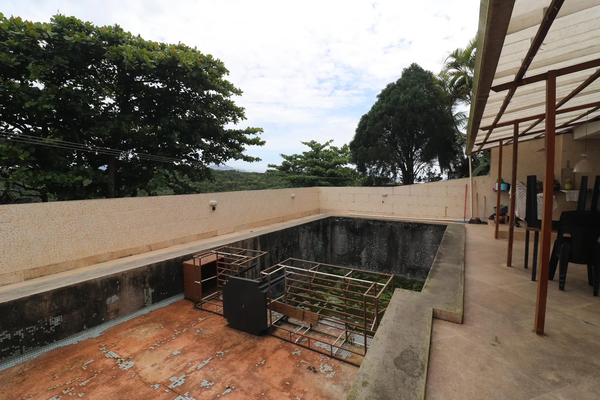 90 m² apartment with a water view and a grill on the balcony — photo 21
