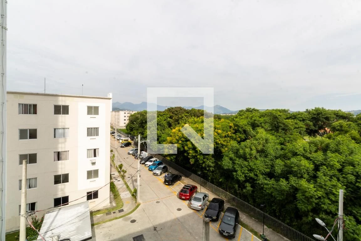Apartamento com 2 quartos e área de serviço com tanque — photo 2