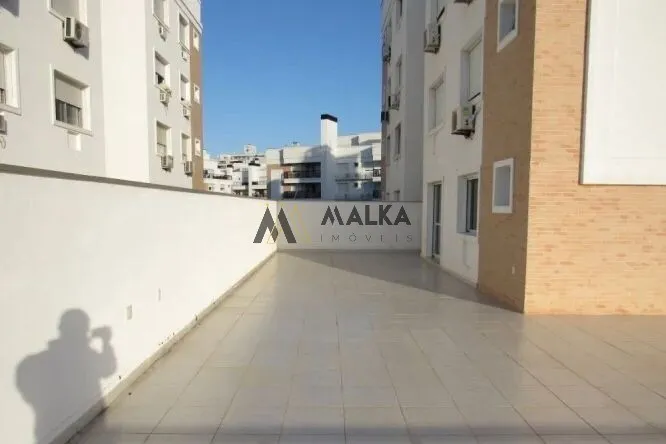 337 m² unfurnished apartment with 3 en-suite rooms