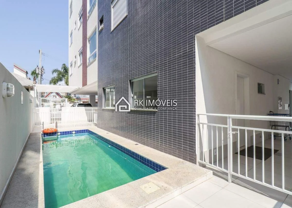 One-bedroom apartment in a building with a pool — photo 14