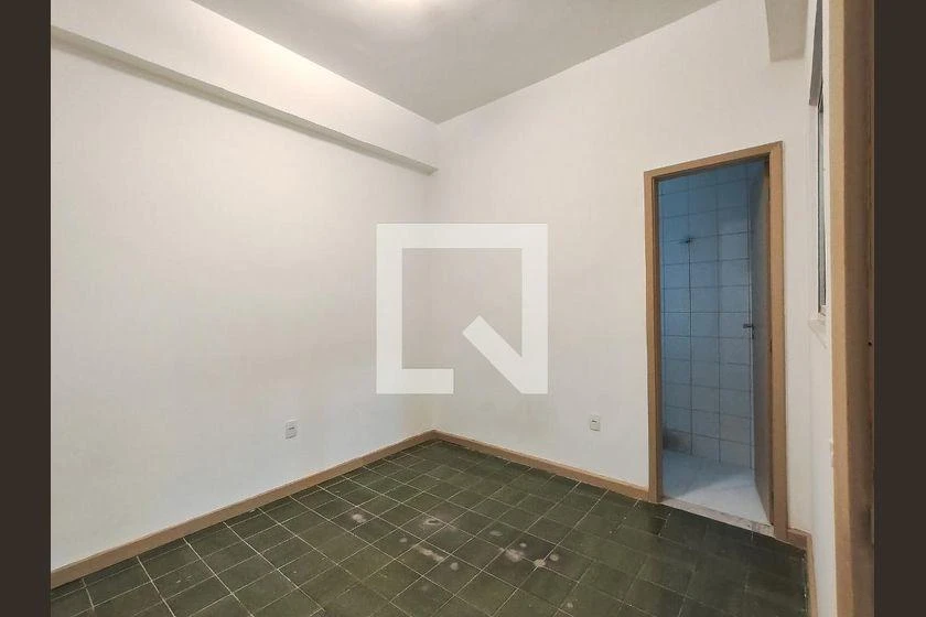 Rental house with 5 bedrooms and a balcony — photo 43