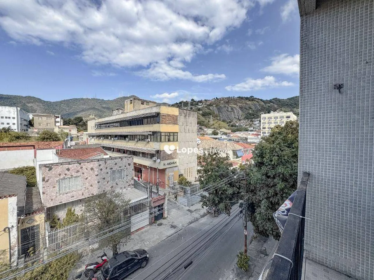 Unfurnished 2-bedroom apartment with a balcony — photo 4