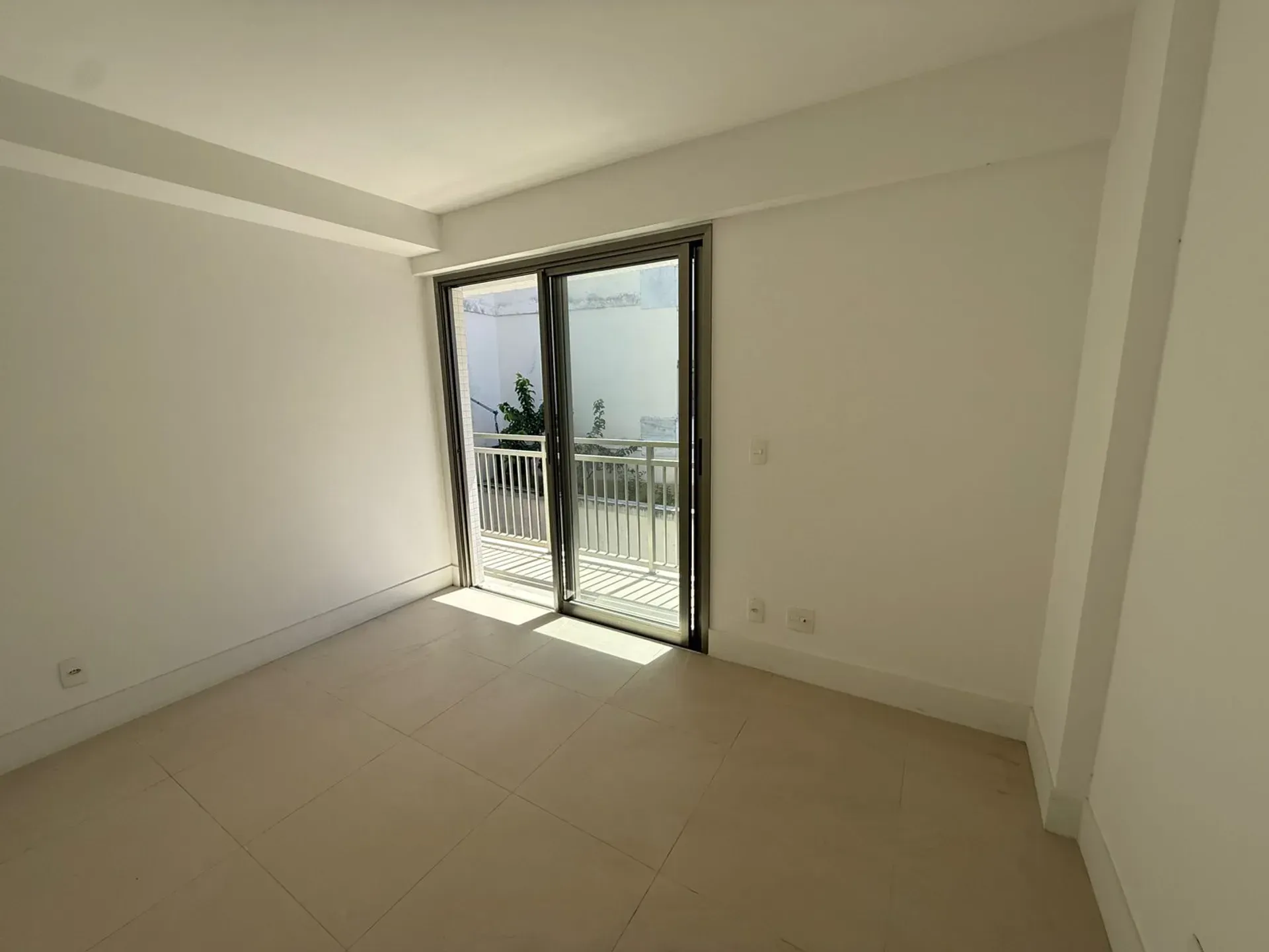 Apartment with balcony, 3 bedrooms and 2 parking spots — photo 20