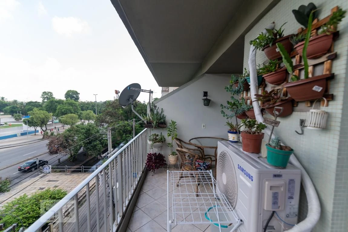 Furnished apartment, 78 m², with a glass-enclosed balcony — photo 7