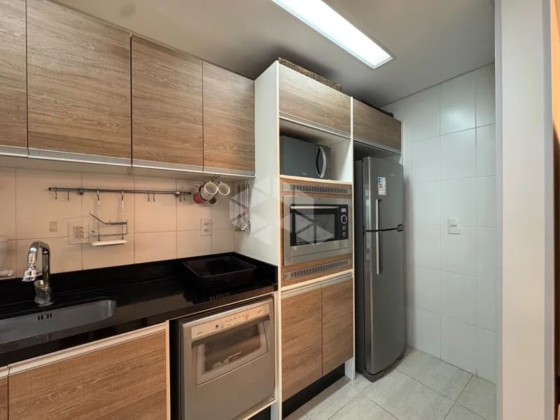 Furnished apartment, 150 m², with a glass-enclosed balcony — photo 7
