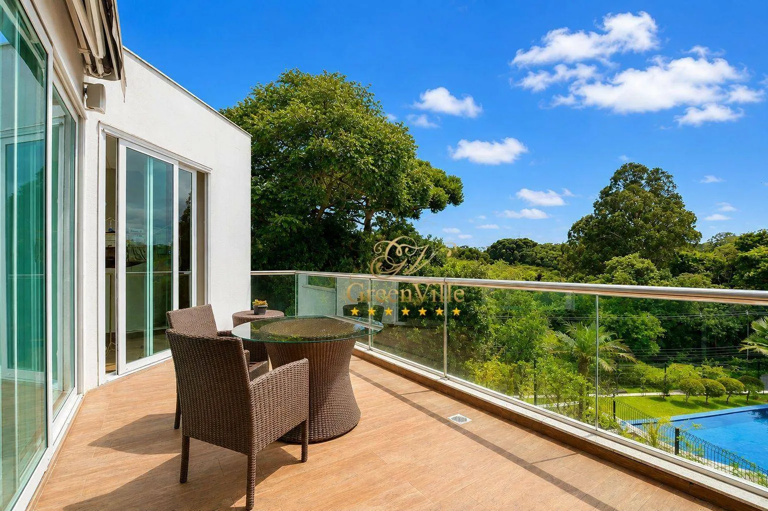 House with 4 en-suite bedrooms and private BBQ — photo 24