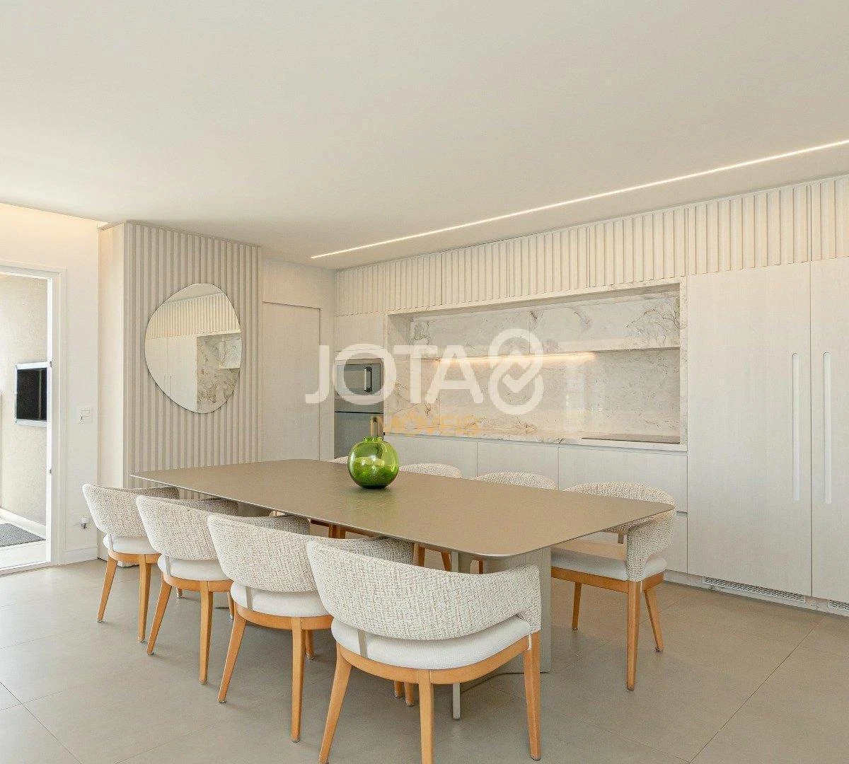 Floor-to-ceiling windows in a 3-bedroom apartment, 194 m² — photo 8