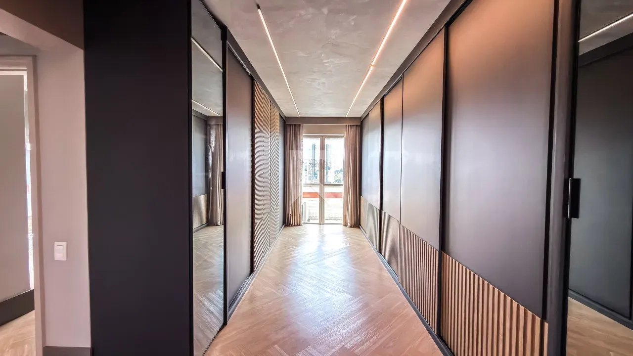 331 m² apartment with 2 parking spaces and 2 en-suites — photo 24