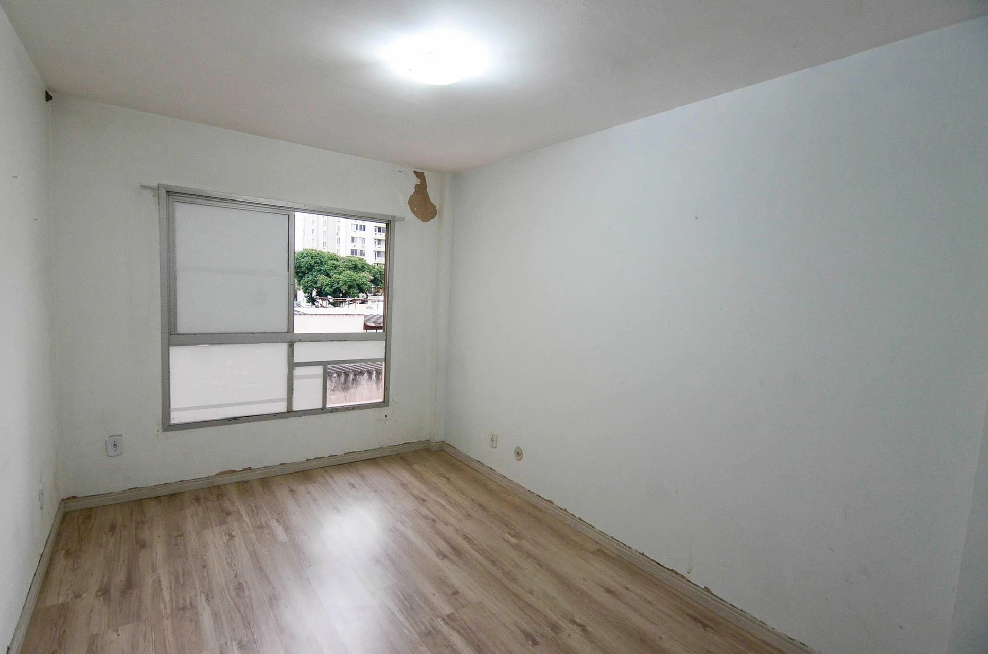 Unfurnished apartment with 2 bedrooms and a balcony — photo 18