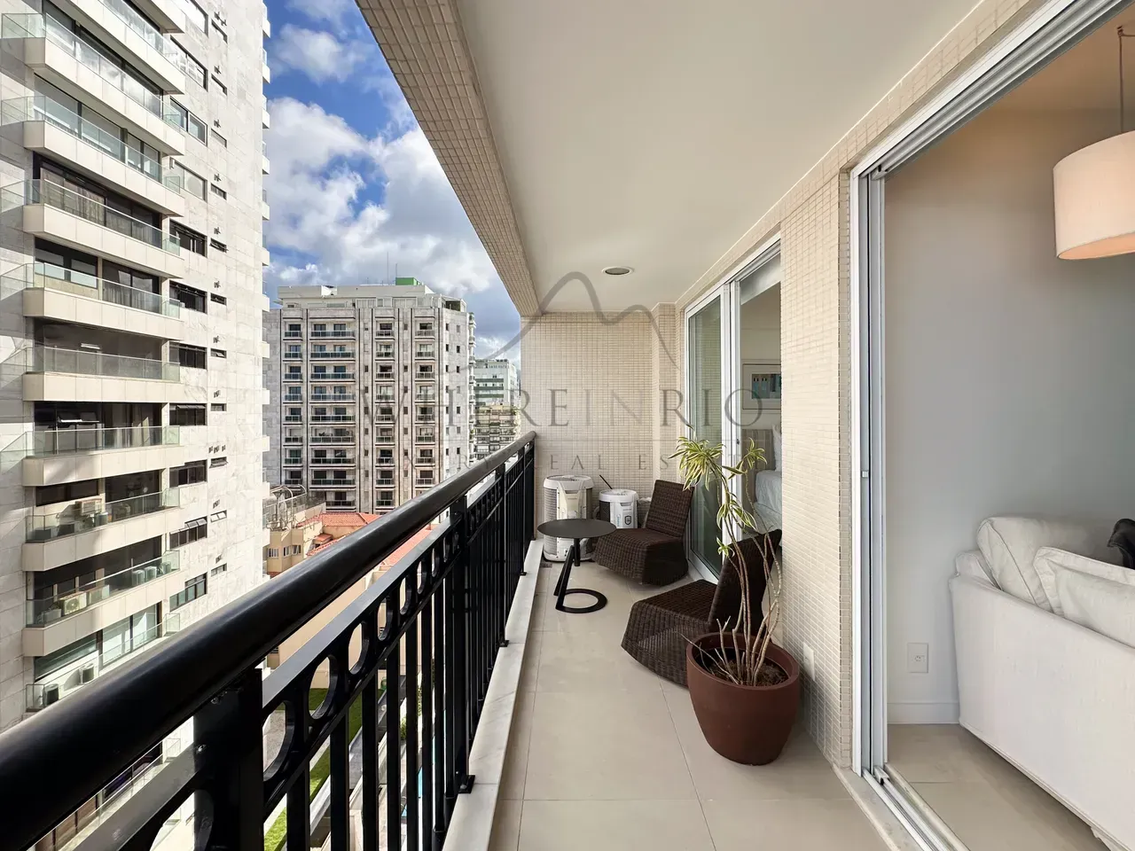 Furnished apartment with 2 bedrooms and water view — photo 18