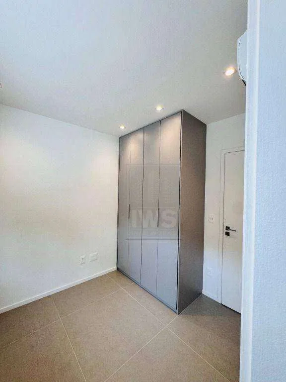 Modern house with 5 en-suite bedrooms and air conditioning — photo 22