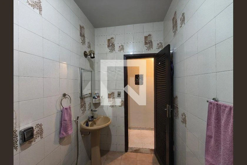 Furnished 240 m² house with 5 bedrooms and 5 bathrooms — photo 40