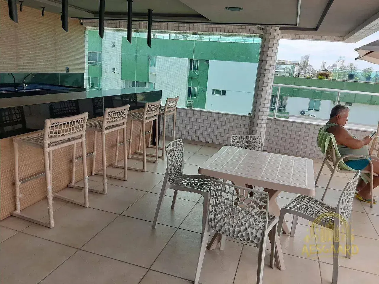 Furnished 43 m² apartment with 1-bedroom suite — photo 17