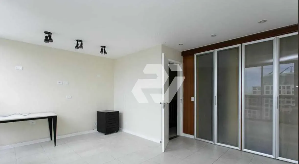 Apartment with 3 bedrooms, 5 bathrooms and balcony — photo 16
