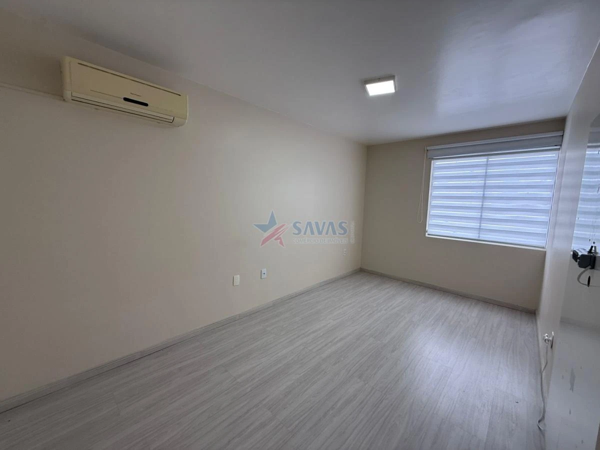 Glass-enclosed balcony in a 2-bedroom apartment, 88 m² — photo 3